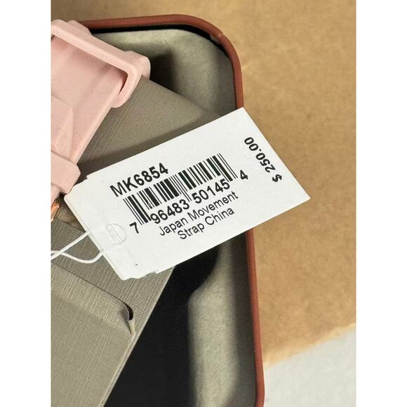 Michael Kors Runway Quartz Rose Crystal Dial Ladies Watch MK6854 - Picture 3 of 4